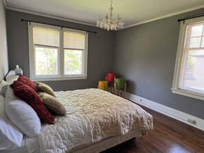 6 bedrooms, desk, iron/ironing board, WiFi
