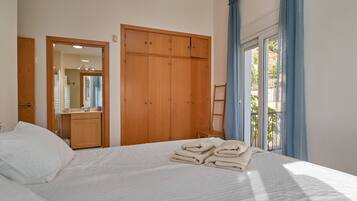 4 bedrooms, free WiFi, bed sheets