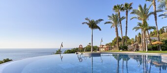 Holiday Home 'Casa Palmeras' with Sea Views, Wi-Fi and Air Conditioning