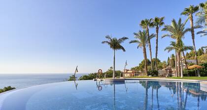 Holiday Home 'Casa Palmeras' with Sea Views, Wi-Fi and Air Conditioning