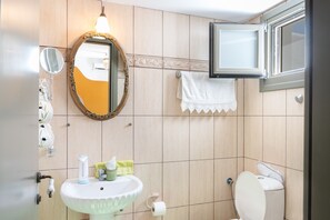 Shower, hair dryer, towels - Pet-Friendly Apartment 'Sifnos' with Sea View, Whirlpool & Wi-Fi (Cyclades)