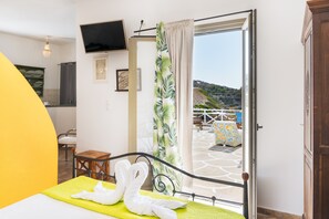 1 bedroom, free WiFi, bed sheets - Pet-Friendly Apartment 'Sifnos' with Sea View, Whirlpool & Wi-Fi (Cyclades)
