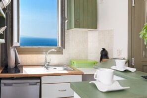 Réfrigérateur, plaque de cuisson, cafetière/bouilloire