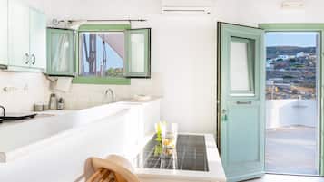 Refrigerador, placa de cocina, cafetera/tetera, utensilios de cocina