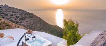 Paros Apartment – Pet-Friendly with Sea View, Hot Tub & Wi-Fi
