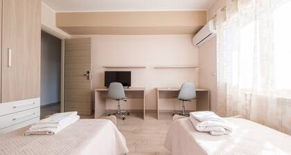 Holiday Apartment "Damilhouse 4" with Balcony & Wi-Fi