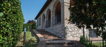 Bed and Breakfast 'Dolce Alba' with Private Garden, Wi-Fi and Air Conditioning