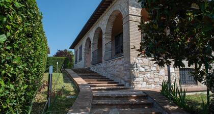 Bed and Breakfast 'Dolce Alba' with Private Garden, Wi-Fi and Air Conditioning