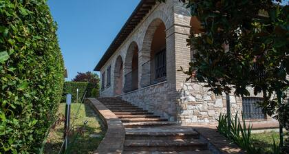 Bed and Breakfast 'Dolce Alba' with Private Garden, Wi-Fi and Air Conditioning