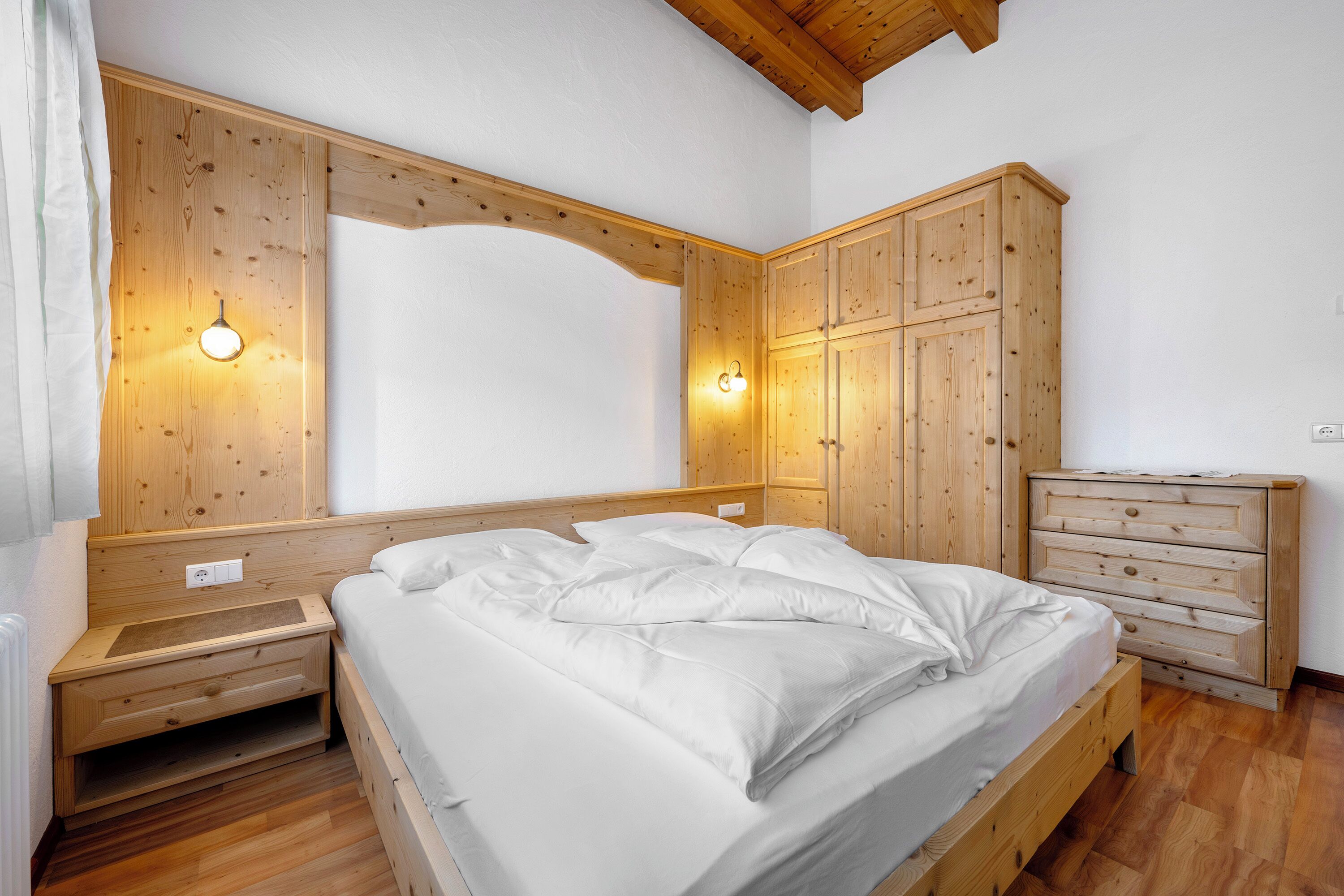 2 室のベッ  ドルーム、WiFi (無料)、ベッドシーツ