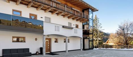 المنشأة من الخارج