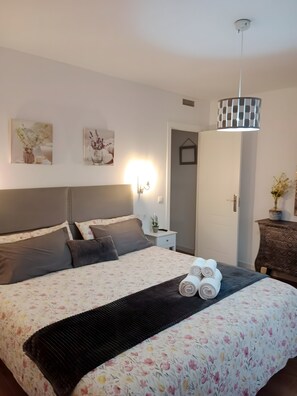 3 bedrooms, iron/ironing board, free WiFi, bed sheets