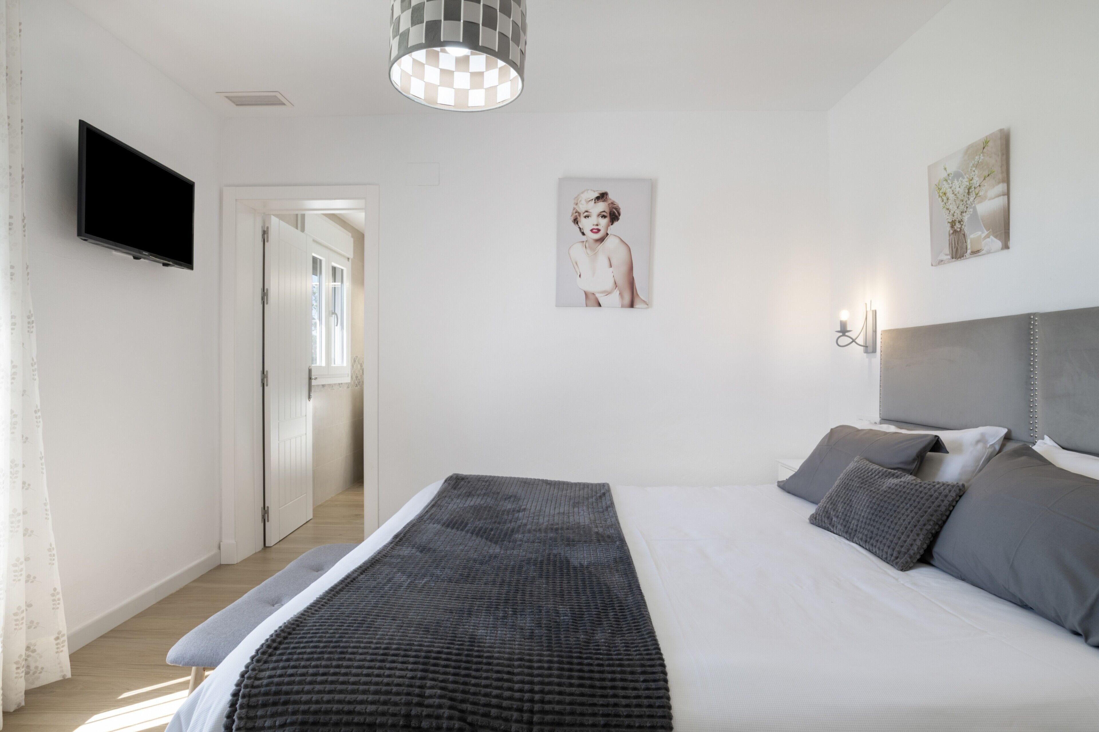 3 chambres, fer et planche à repasser, Wi-Fi gratuit, draps fournis