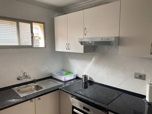 Fridge, microwave, oven, stovetop - Apartment 'Piso El Grao' with Balcony and Wi-Fi (El Grao de Castellon)