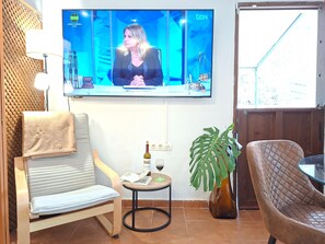 Interior - Holiday Home 'The Gardener Cottage' with Mountain Views, Wi-Fi & Air Conditioning (Málaga)