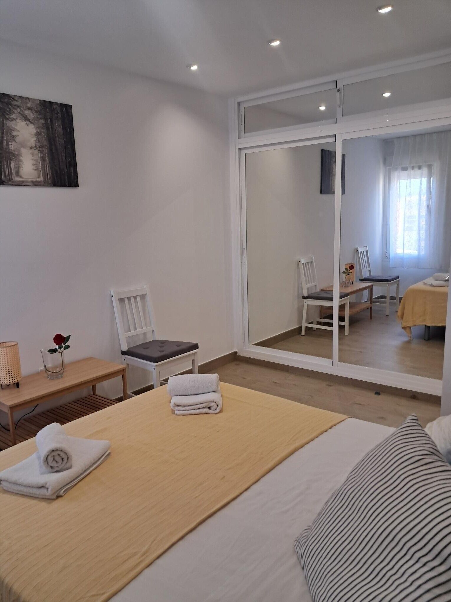 1 slaapkamer, een strijkplank/strijkijzer, gratis wifi, beddengoed