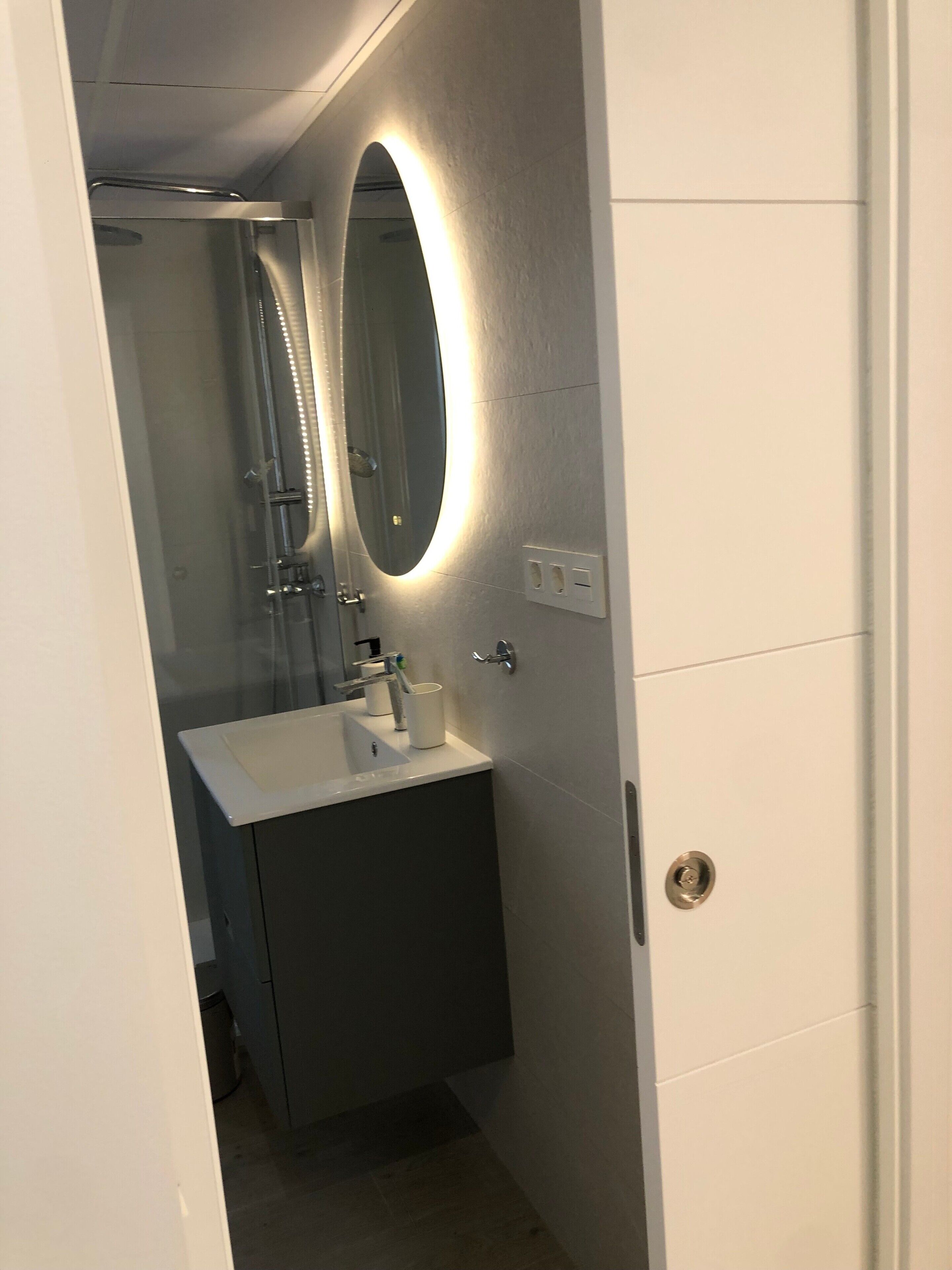 Dusche, Haartrockner, Handtücher