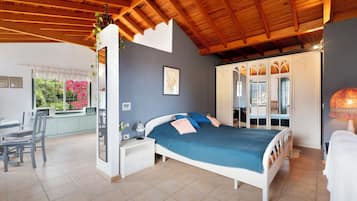 1 habitación, tabla de planchar con plancha, wifi gratis y ropa de cama