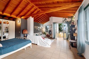 1 slaapkamer, een strijkplank/strijkijzer, gratis wifi, beddengoed