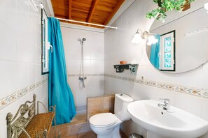 Een douche, een haardroger, handdoeken