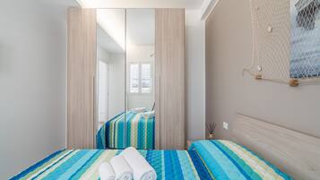 1 chambre, fer et planche à repasser, accès au Wi-Fi (inclus)