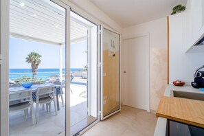 Dining - Holiday Apartment "Greta Vista Mare" with Sea View, Private Terrace & Wi-Fi (Lido di Noto)