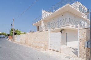 Exterior - Holiday Apartment "Greta Vista Mare" with Sea View, Private Terrace & Wi-Fi (Lido di Noto)