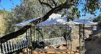 Casa de vacaciones 'La Cuevita De Hilario' con vistas a la montaña, terraza privada y jardín privado