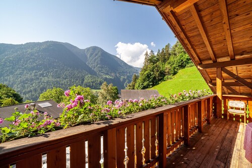 Appartement "Engethalerhof" avec vue sur les montagnes, balcon et Wi-Fi
