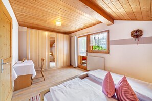 3 makuuhuonetta, ilmainen Wi-Fi, vuodevaatteet