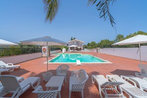 Pool - Holiday Apartment 'Mini Appartamento In Villa' with Shared Pool, Shared Garden & Wi-Fi (Noto)