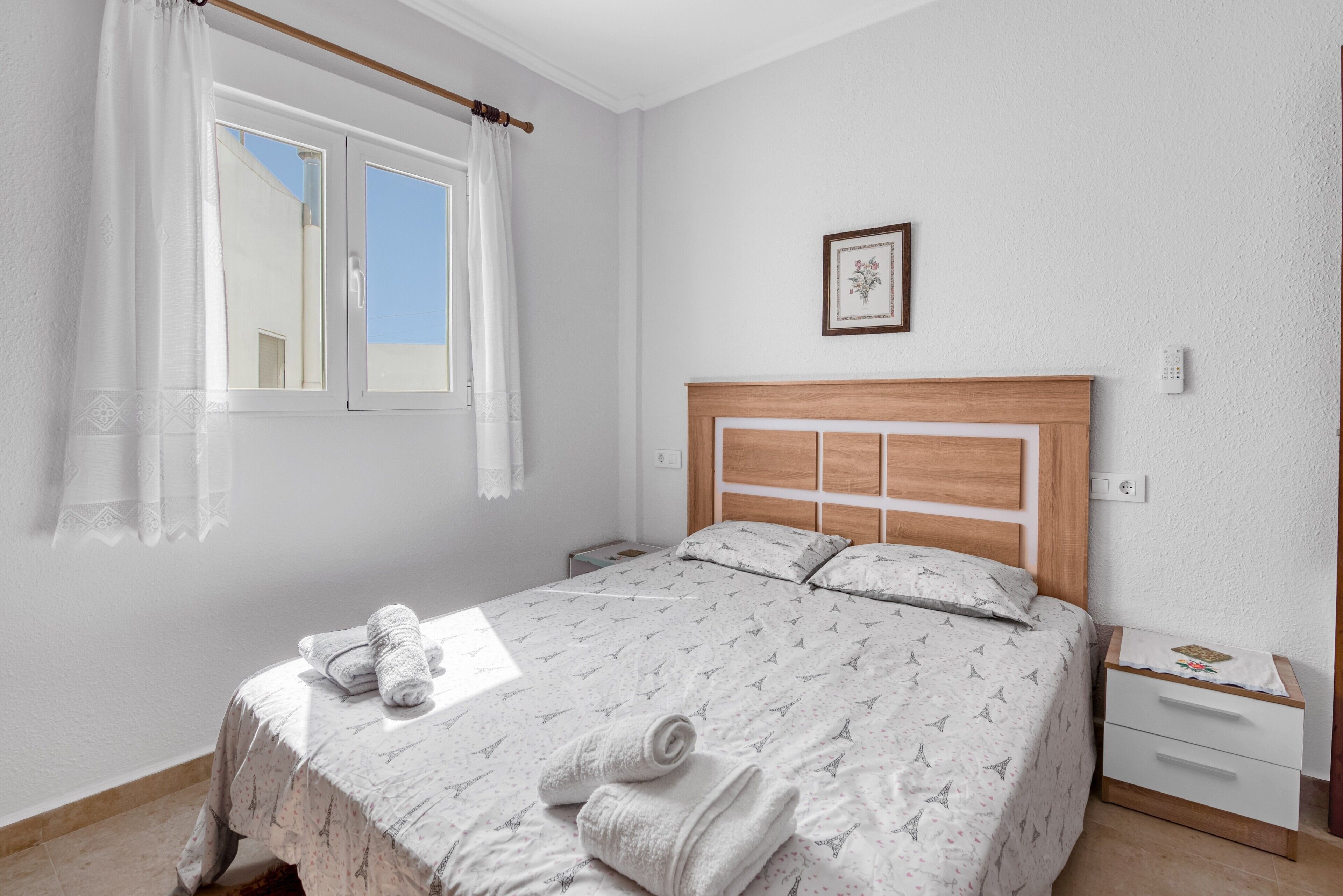 3 slaapkamers, een strijkplank/strijkijzer, gratis wifi, beddengoed