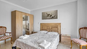 3 bedrooms, iron/ironing board, free WiFi, bed sheets