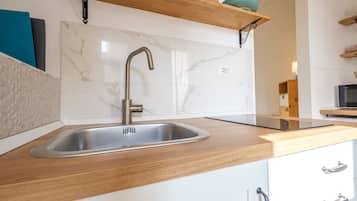 Fridge, microwave, stovetop, coffee/tea maker