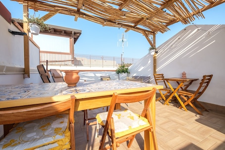 Outdoor dining. Holiday Home 'Mira' accomodation with a terrace.