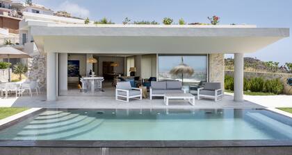 Villa 'Exclusive Too' with Pool, Terrace & Wi-Fi