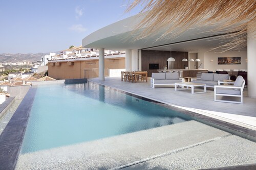 Villa 'Exclusive One' with Private Pool, Wi-Fi and Air Conditioning