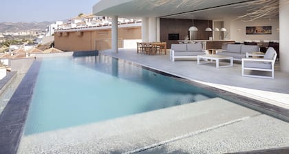 Villa 'Exclusive One' with Private Pool, Wi-Fi and Air Conditioning