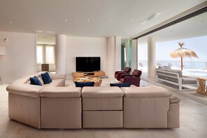 TV - Villa 'Exclusive One' with Private Pool, Wi-Fi and Air Conditioning (Torrox)
