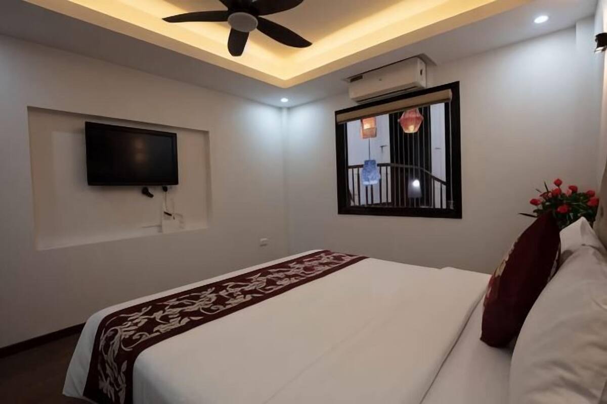 Een minibar, een bureau, gratis wifi, beddengoed