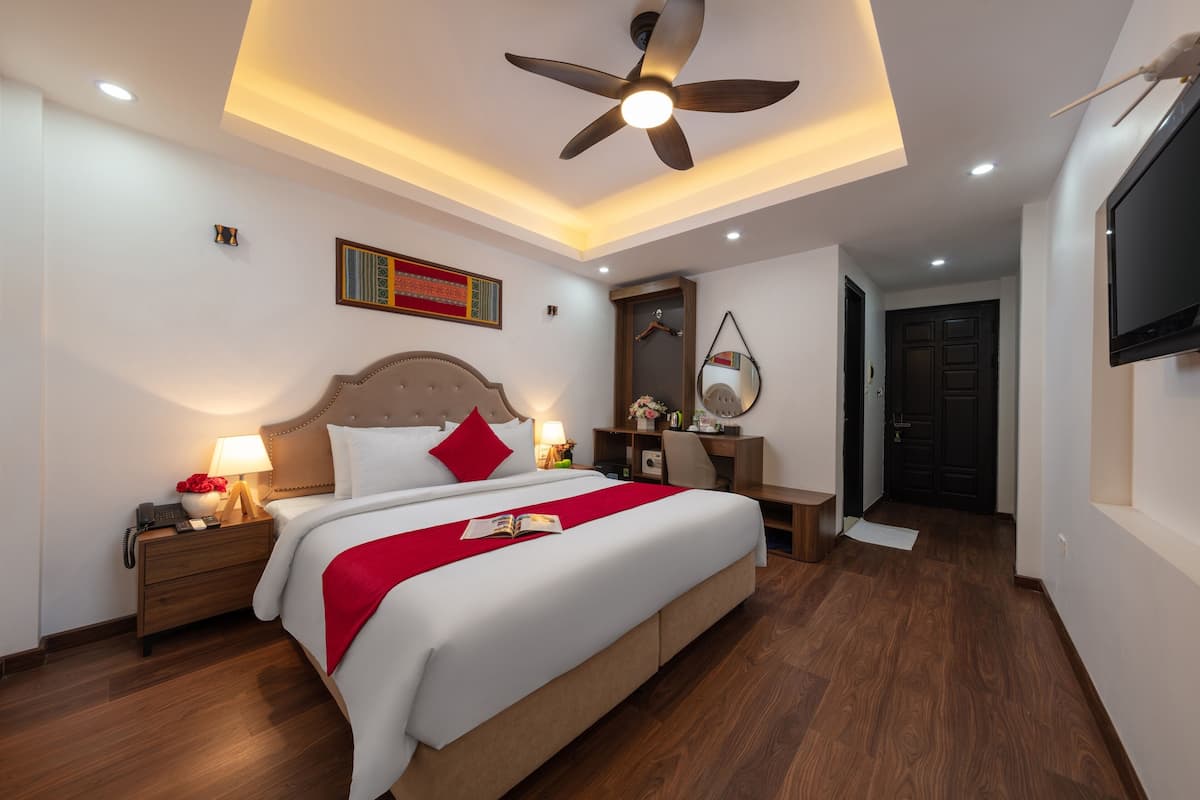 Deluxe Double Room | Minibar, desk, free WiFi, bed sheets