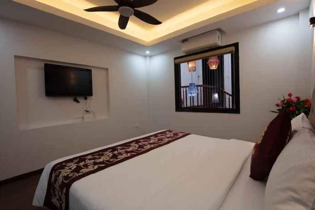 Minibar, escritorio, wifi gratis y ropa de cama