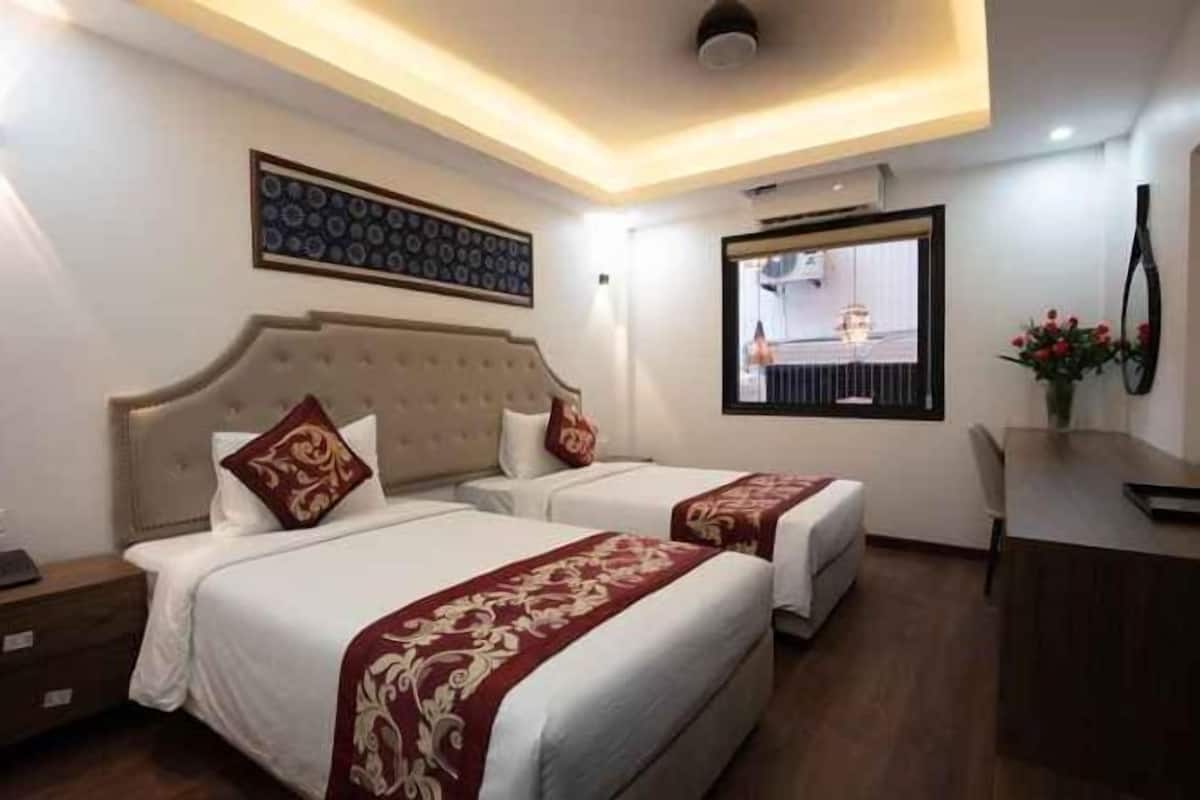 Minibar, escritorio, wifi gratis y ropa de cama