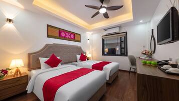 Deluxe-Zweibettzimmer | Minibar, Schreibtisch, kostenloses WLAN, Bettwäsche