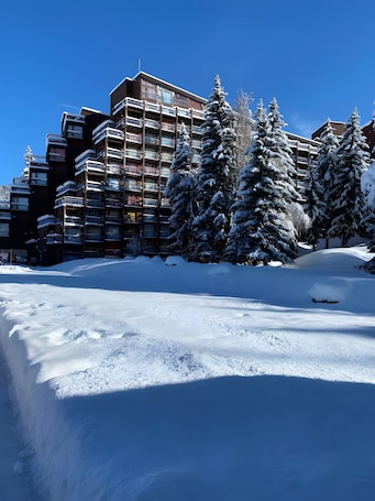 Exterior. Studio Apartment "Beau Lauzieres 11 Arc" with Balcony