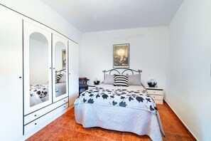 2 bedrooms, WiFi, bed sheets