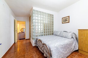 2 bedrooms, WiFi, bed sheets - Holiday Home 'Casa Rural Mccoy 2' with Mountain View, Wi-Fi and Air Conditioning (Macael)