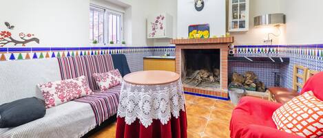 Televisión y chimenea