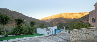 Holiday Home 'Casa Rural Mccoy 2' with Mountain View, Shared Pool and Air Conditioning