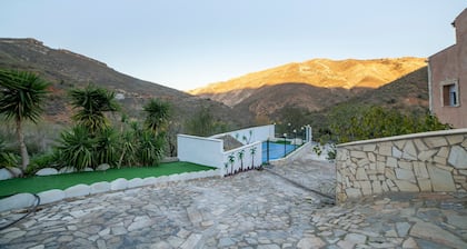 Holiday Home 'Casa Rural Mccoy 2' with Mountain View, Shared Pool and Air Conditioning